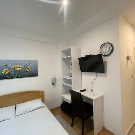 And Left River Apartment Belgrade
